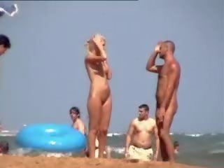 Playa desnuda espía