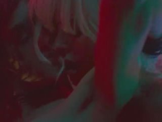 Charlize theron & sofia boutella | atomic si rambut perang (2017)