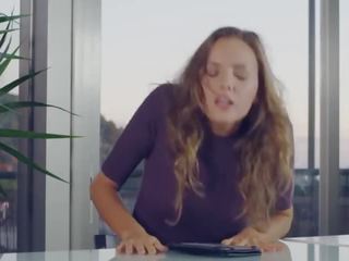 Nainen on orgasmia kun taas lukeminen book- katya clover