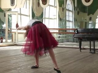 Chặt chẽ ngắn sát âm hộ thể tháo gia alla zadornaja làm vở ballet di chuyển