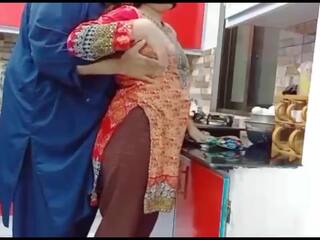 Warga pakistan isteri dubur lubang fucked dalam yang dapur manakala dia adalah bekerja dengan jelas audio
