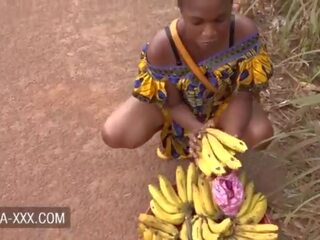 Musta banaani seller kultaseni vietteli varten a nasta porno