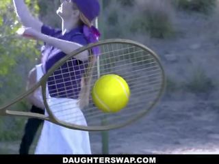 Daughterswap - έφηβος/η τένις αστέρια βόλτα stepdads πέος